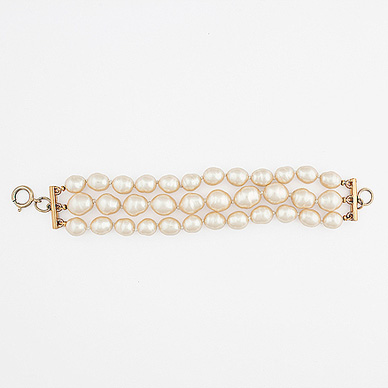 Vintage Givenchy Pearl Bracelet @ | StoryLTD